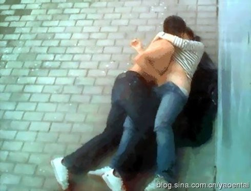 男人叉女人真实图片(8)(点击浏览下一张趣图)