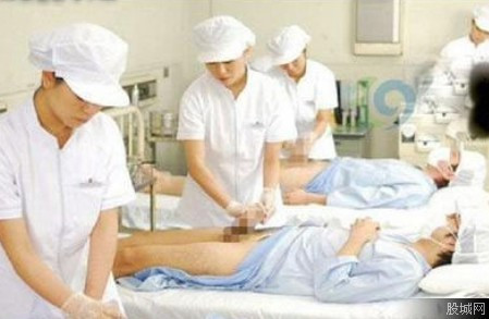 女人吃男人精子图片：护士给男人取精子图片 (3)(点击浏览下一张趣图)