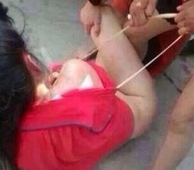 小三被打拔光图片：打小三扒小三裤子视频图(点击浏览下一张趣图)