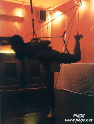 国外sm视频网站：SM大赛内部照 美女赤身捆绑被虐图(点击浏览下一张趣图)