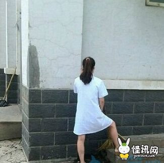 高速堵车女小便 美女拉肚子憋不住了(3)(点击浏览下一张趣图)
