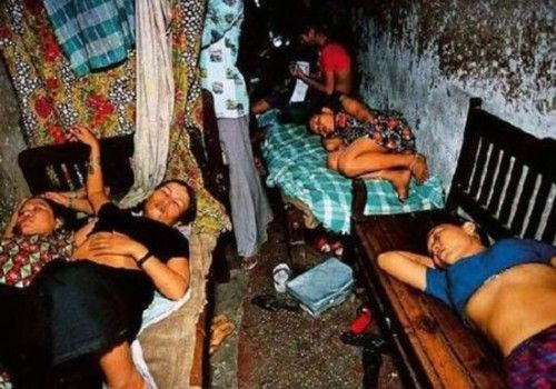 印度妓的生活照片 印度6岁妓女(点击浏览下一张趣图)