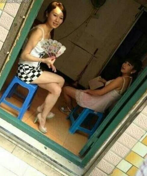 小胡同里的站街女图片 女澡堂里的男搓澡工(7)(点击浏览下一张趣图)