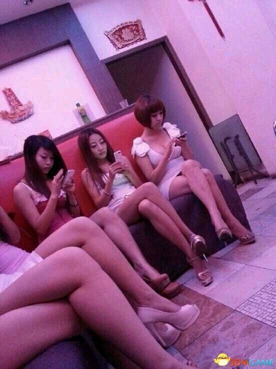 五对夫妇参加一个聚会 两对夫妇同居(5)(点击浏览下一张趣图)