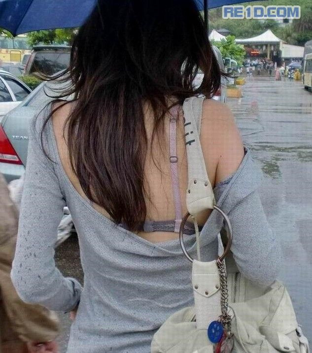 街拍女人露得清图片 一不小心走了光(4)(点击浏览下一张趣图)