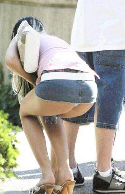 街拍女人露得清图片 一不小心走了光(8)(点击浏览下一张趣图)