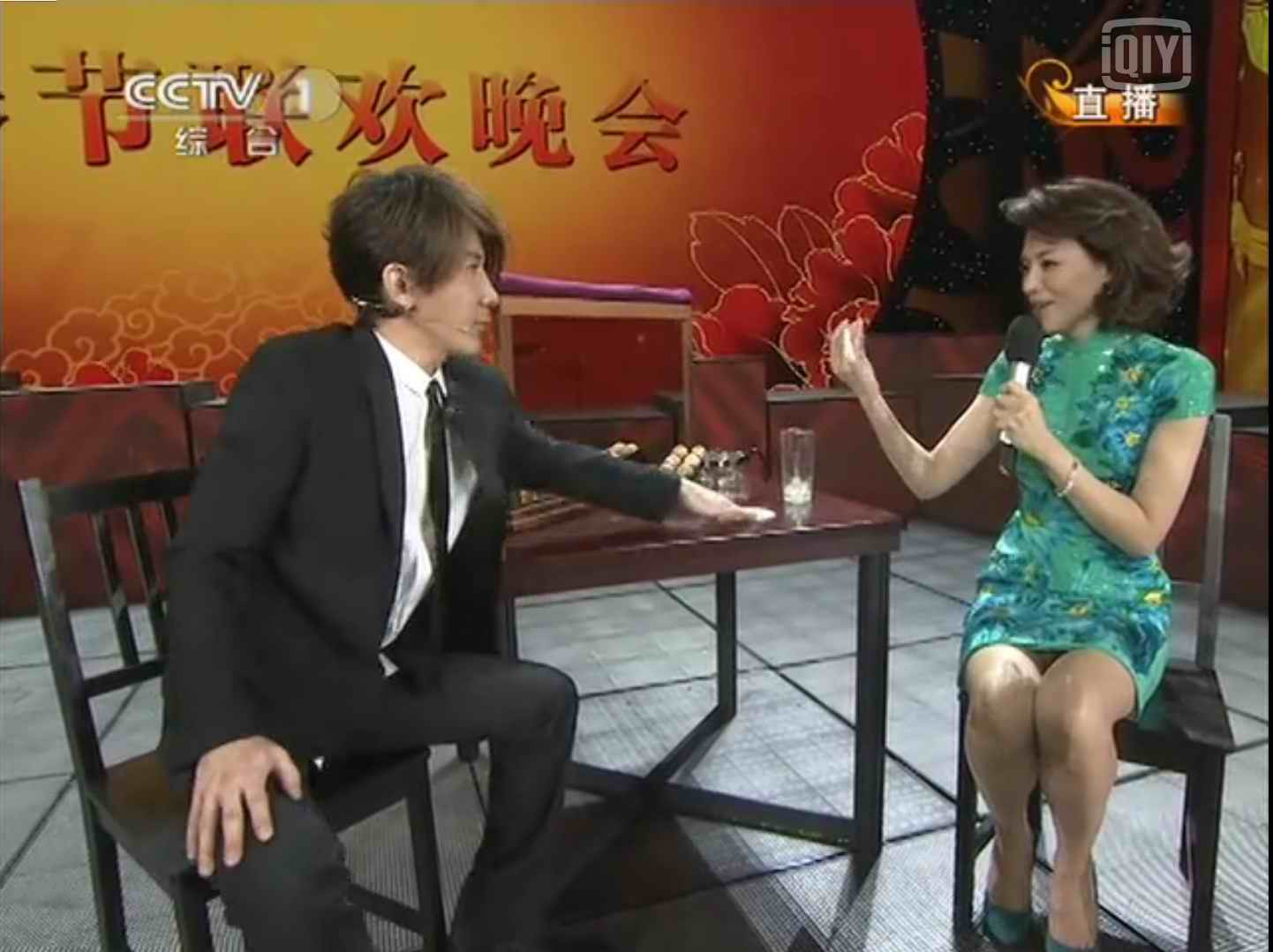 董卿春晚内裤的颜色图片 董卿生活糜烂不堪(点击浏览下一张趣图)