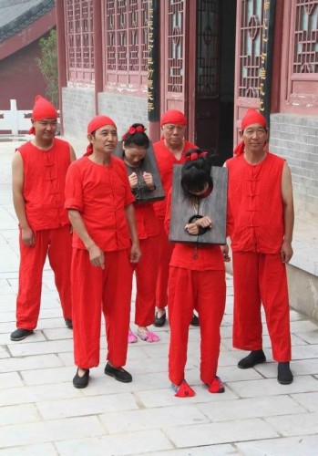女犯斩首 古代红艳女囚犯刑场处决斩首场面 (2)(点击浏览下一张趣图)