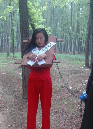 女犯斩首 古代红艳女囚犯刑场处决斩首场面 (5)(点击浏览下一张趣图)