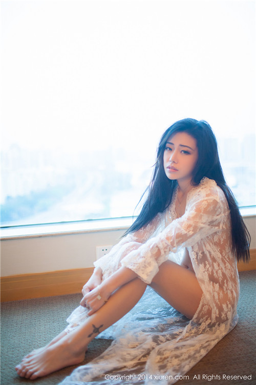 美女穿裙子上厕所图片：穿连衣裙怎么上厕所(4)(点击浏览下一张趣图)