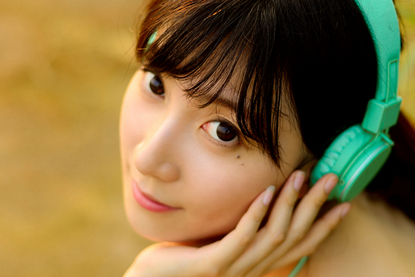 亚洲十美之一动听美女戴耳机听音乐 美女(3)(点击浏览下一张趣图)