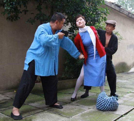 江姐受刑过程图片(点击浏览下一张趣图)