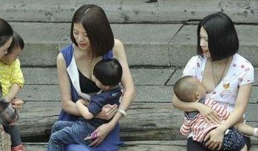 辣妈掀衣喂母乳内涵图片：奶水太多怎么办(8)(点击浏览下一张趣图)