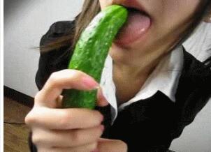 交换群夫妻邪恶GIF：交换qq群，女朋友在别男人家过夜(6)(点击浏览下一张趣图)