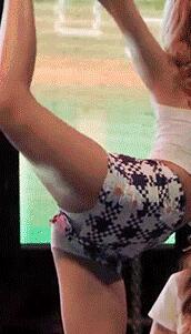 男生叉入女生动态图：姐姐的第次给了我(4)(点击浏览下一张趣图)