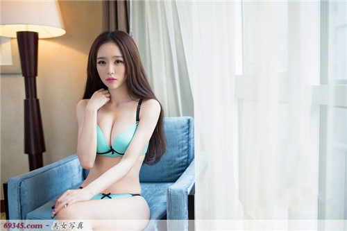 班主任莲洛：我把我的美女班主任，穿成这样还咋上课(2)(点击浏览下一张趣图)