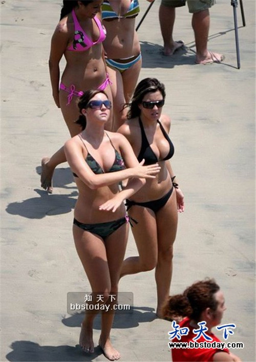 裸泳裸晒海边福利图片 天体浴场自然之美18 外国人裸晒图片(4)(点击浏览下一张趣图)