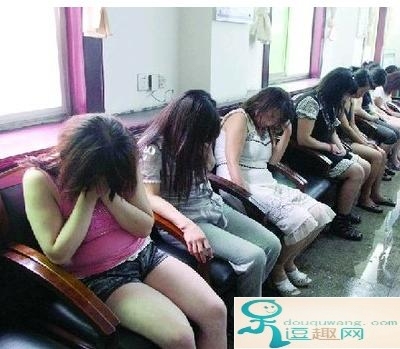 农村少年玩中老年妇女内涵图片 欧美少年玩中年妇女 (7)(点击浏览下一张趣图)
