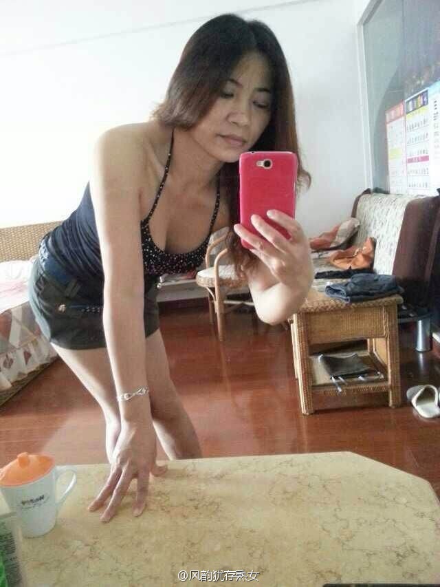 高中生玩村妇图：少年遇上虎狼村妇 风韵犹存的中年女人(9)(点击浏览下一张趣图)