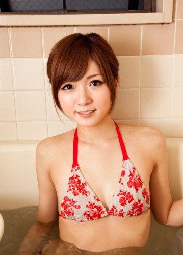 家有日本妻麻仓忧年轻的妻子剧场(点击浏览下一张趣图)