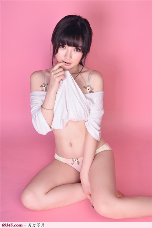 我叫王凯女友小莹 莹女友打麻将被轮阿迪(点击浏览下一张趣图)