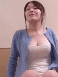 美女露波波头 撕掉她的衣服撕光图动态图(6)(点击浏览下一张趣图)