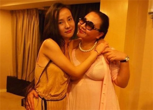 甘露露娘俩伺候一男子图片(4)(点击浏览下一张趣图)