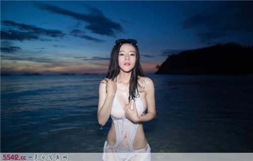 风月体验网美女图片：美女草嫩穴撸啊撸11pp(4)(点击浏览下一张趣图)