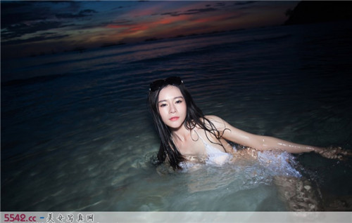 风月体验网美女图片：美女草嫩穴撸啊撸11pp(5)(点击浏览下一张趣图)
