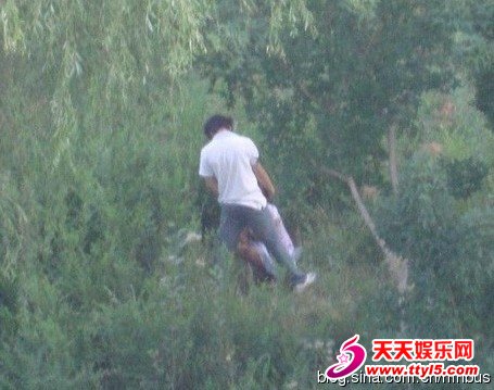 新疆医科大学野战门照片直播(2)(点击浏览下一张趣图)