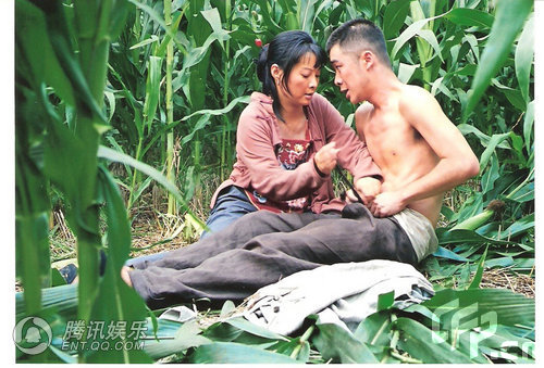玉米地里的大嫂让我收不住欲望(点击浏览下一张趣图)