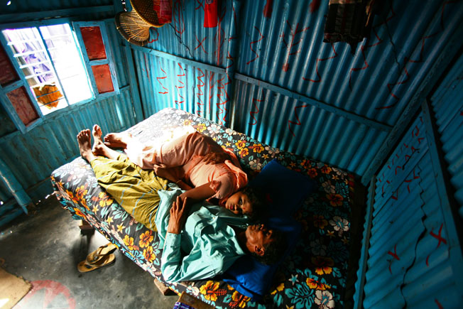 印度6岁妓女 地狱深处的柬埔寨童妓 印度童妓悲惨生活图(点击浏览下一张趣图)