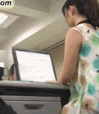 女生透明校服无内衣 少妇引诱图片性爱姿势(4)(点击浏览下一张趣图)