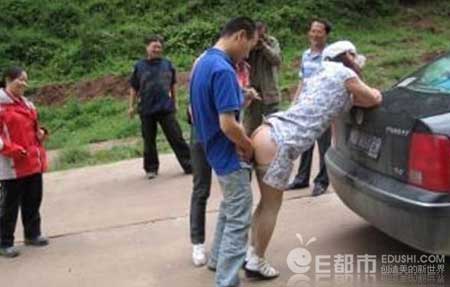 老外野外激战2图 情侣野外激战2图小情侣的嘿咻事图片(6)(点击浏览下一张趣图)