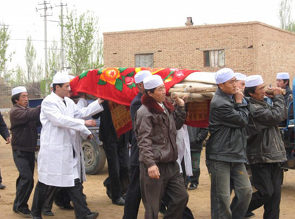 回民死人洗尸图片(点击浏览下一张趣图)
