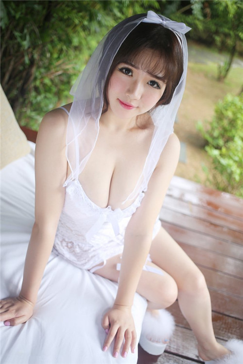 街拍美女前面裆部 超短裤恶心穿法图片：抄底吧正面照图片欣赏(点击浏览下一张趣图)