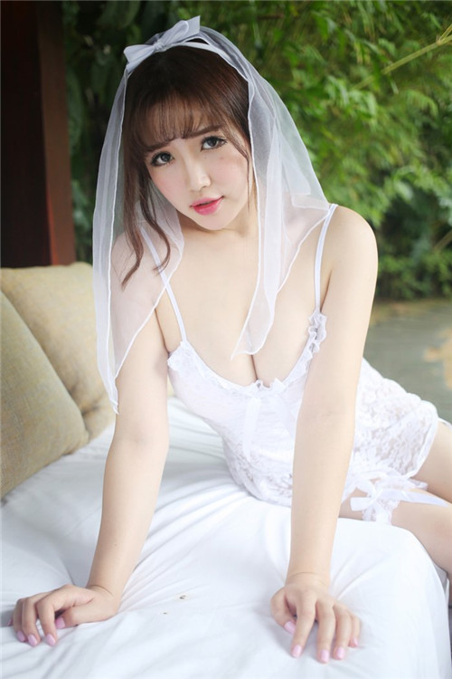 街拍美女前面裆部 超短裤恶心穿法图片：抄底吧正面照图片欣赏(2)(点击浏览下一张趣图)
