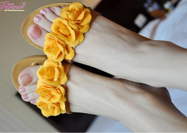 女生脚丫长的好看图片 脚丫子图片欣赏(5)(点击浏览下一张趣图)