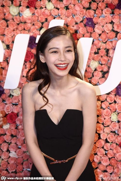 baby低胸装小秀沟图片(5)(点击浏览下一张趣图)