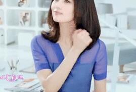 宅男必备飞机动态图：站着那个什么 女生舔男生子弹头视频(5)(点击浏览下一张趣图)