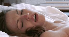 女人用黄瓜安慰动态图：女人用黄瓜tt视频 女人用自魏棒爽视频(7)(点击浏览下一张趣图)