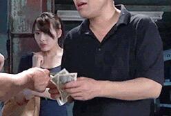 美女被叉叉的动态表情：两根棍儿同时进入双龙入一洞图解(6)(点击浏览下一张趣图)