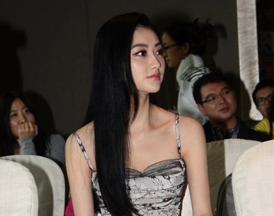 女主播肩带脱落图片 女主播不慎内衣脱落(点击浏览下一张趣图)