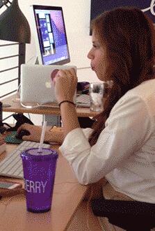 女人曹比时的图片集 做爱动态图:抵在墙上强要 爱爱的滋味图片(6)(点击浏览下一张趣图)