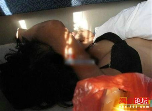 网吧八分钟网吧妹子销魂睡姿 网吧妹子睡姿图片(5)(点击浏览下一张趣图)
