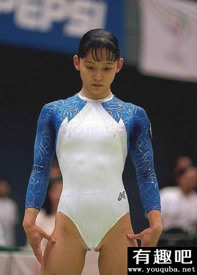 美女穿紧身衣尴尬图片(6)(点击浏览下一张趣图)