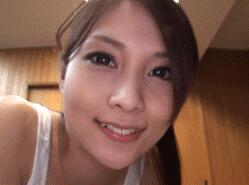 初中女生小背心凸点动态图：初中女生给男生喂奶动态图(5)(点击浏览下一张趣图)