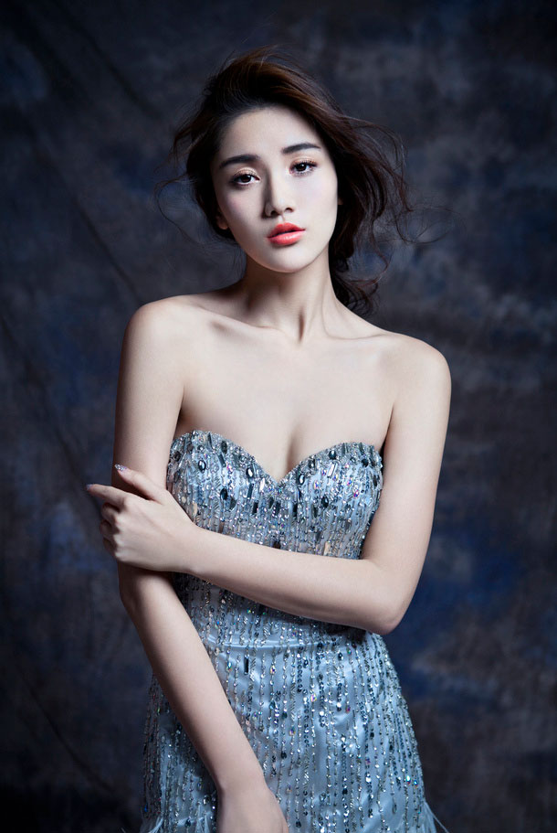 谈谈服饰气质美女演绎服饰经典大片(4)(点击浏览下一张趣图)
