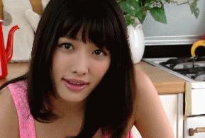 被窝里姐姐睡着了悄悄邪恶动态图：我趁姐姐睡着揭开被子(5)(点击浏览下一张趣图)