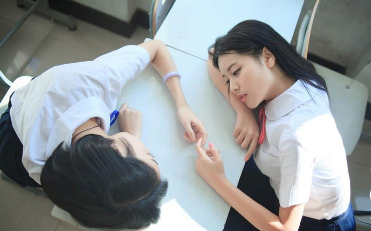 闺蜜装的校园清纯美女图片(点击浏览下一张趣图)
